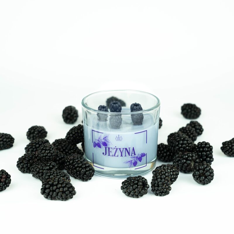 Świeca zapachowa Jeżyna w szklanym słoju – kolekcja Owocowe Królestwo Król Świec