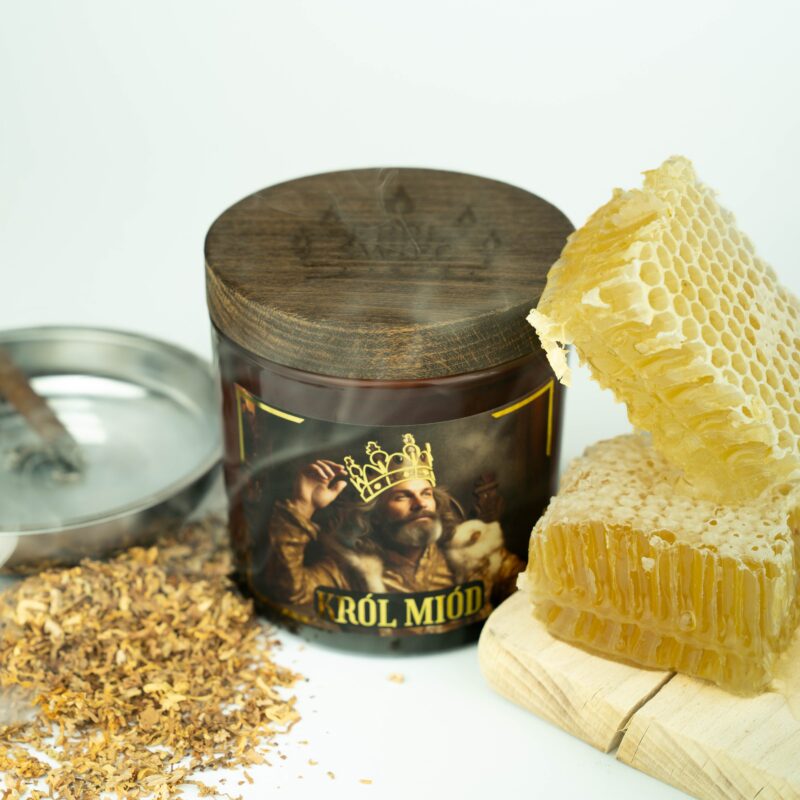 Świeca sojowa Król Miód – miód i tytoń, plaster miodu