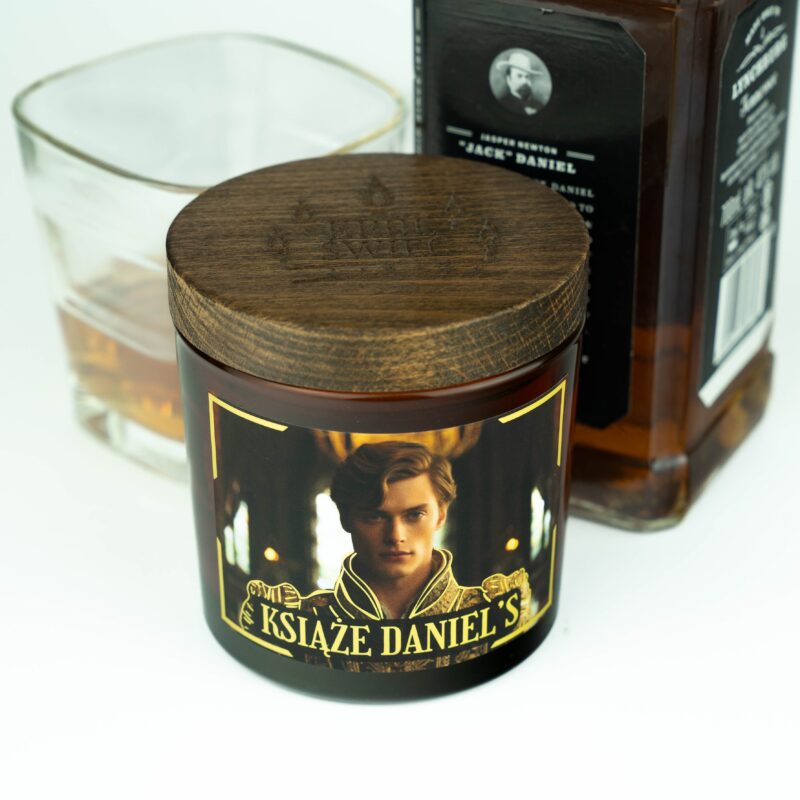 Świeca sojowa Książę Daniel’s – luksusowy zapach rumu, kaszmiru i cedru